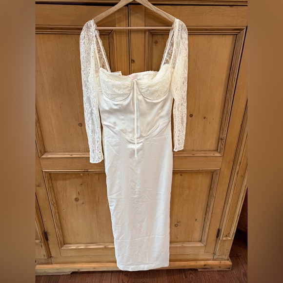 House of CB Perdi Satin Maxi Dress NWOT - Picture 3 of 6